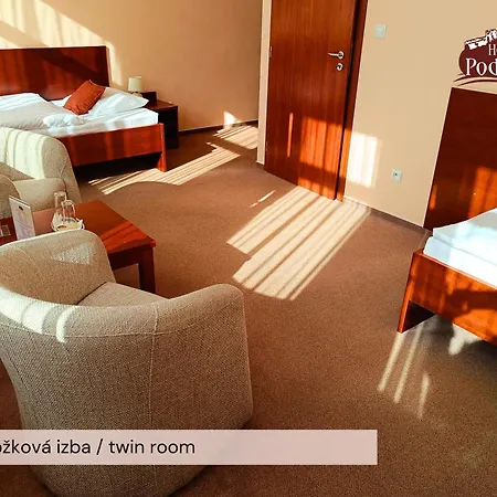 ホテル Podhradie Považská Bystrica