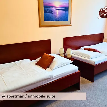 Podhradie Отель Поважска-Бистрица