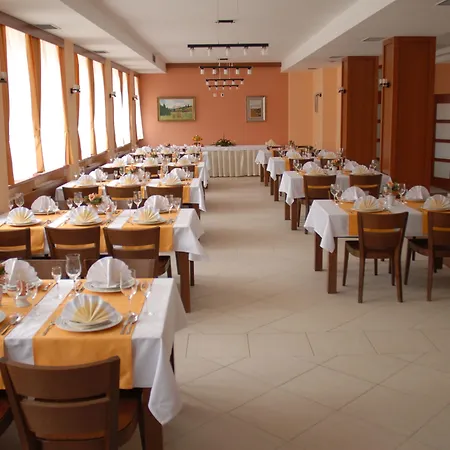 Podhradie Отель Поважска-Бистрица